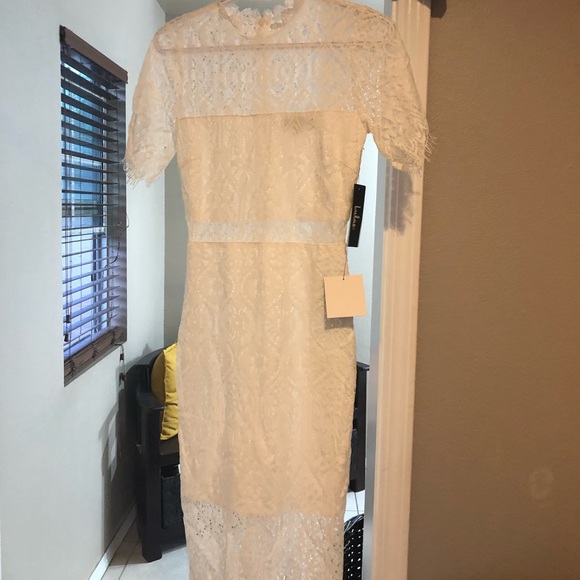 White lace dress - Picture 1 of 6